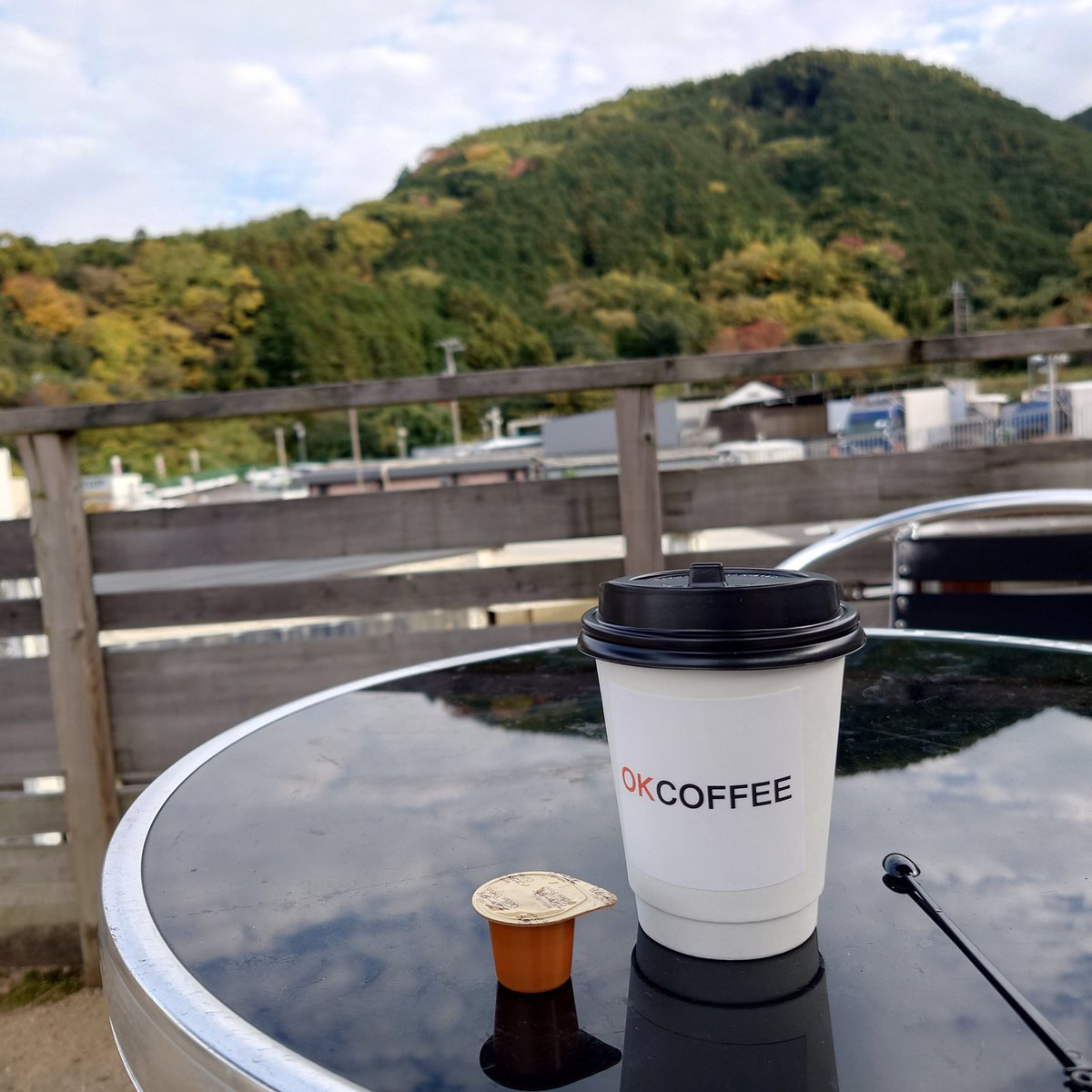 車点検してからの遅めの昼
暑くもなく寒くもなく
気持ちよいことこの上ない。