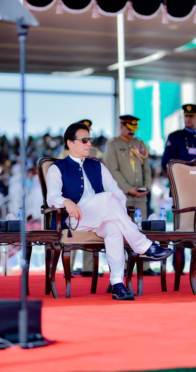 آج بھی نیازی نظام پر بھاری ہے ۔۔۔!!!

#آئین_کی_جنگ_خان_کے_سنگ