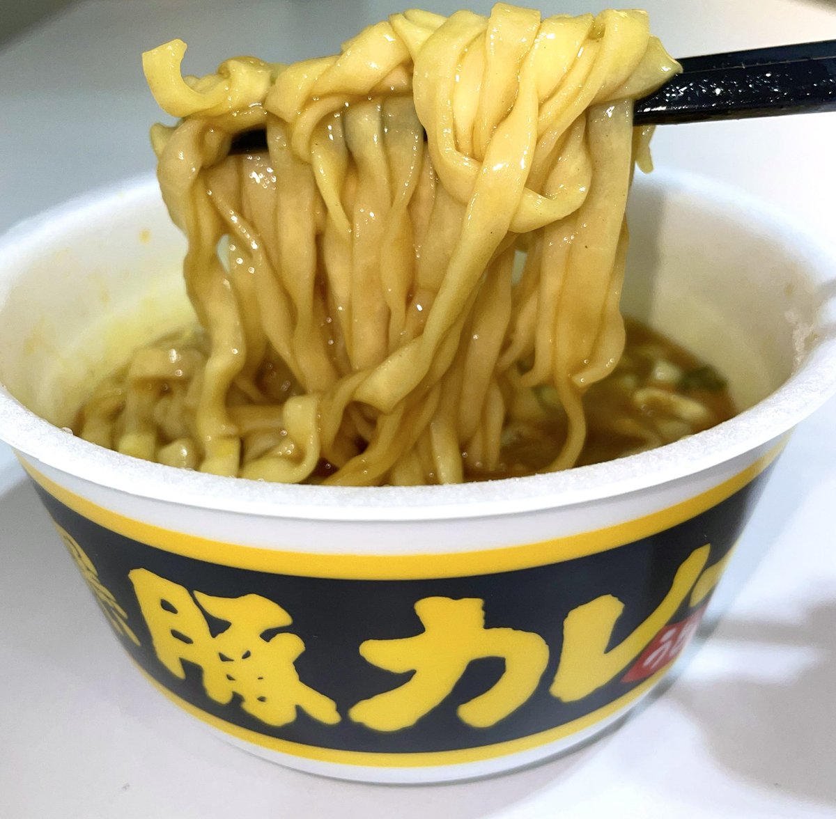 黒い豚カレーうどん。 絶賛販売中です( `・ω・´)ゞ