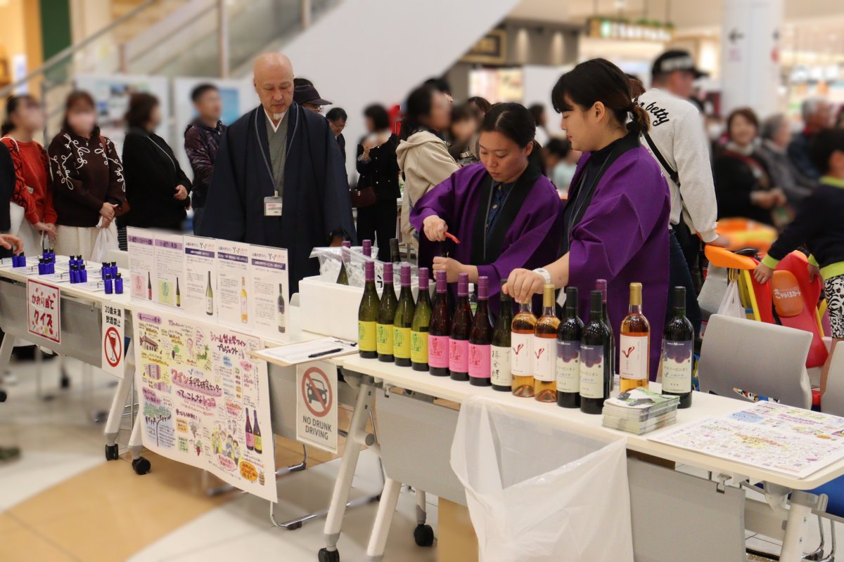 2025年11月3日（祝・月）、イオンスタイル甲府昭和にて「山梨ヌーボー解禁イベント」が開催され、本学ワイン科学研究センターが出展しました。
#山梨大学 #ワイン科学研究センター ＃山梨大学ワイン
yamanashi.ac.jp/55664