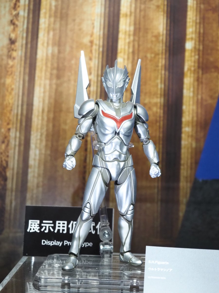 ウルトラマンノア　胸像 ウルトラマンの発光する胸像モデル「ギャラクシーウルトラライティング