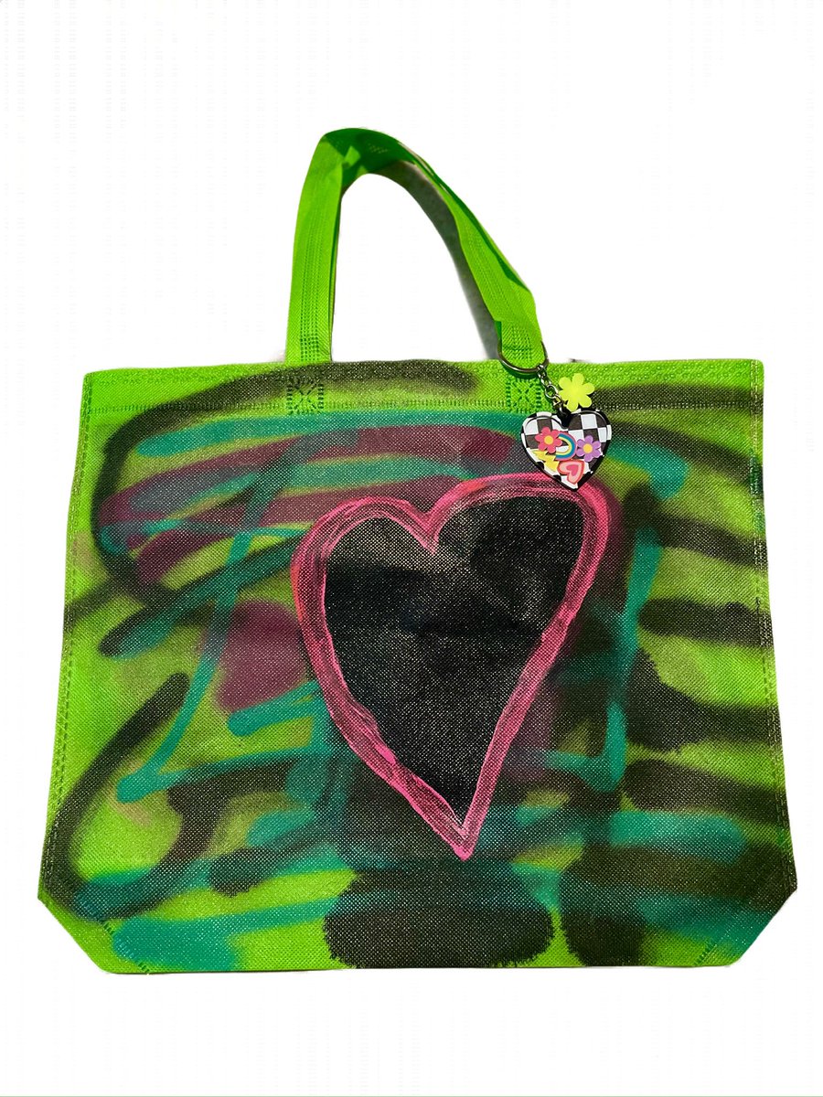 StonedPanda303's tweet photo. Want a unique designer bag for any day? Then check out Designs By Panda on IG today for hand painted totes, purses and more! IG @designsbypanda94 #Artist #Designer #PANDA #handpainted #ColoradoArtist https://t.co/qs8DwagZTi