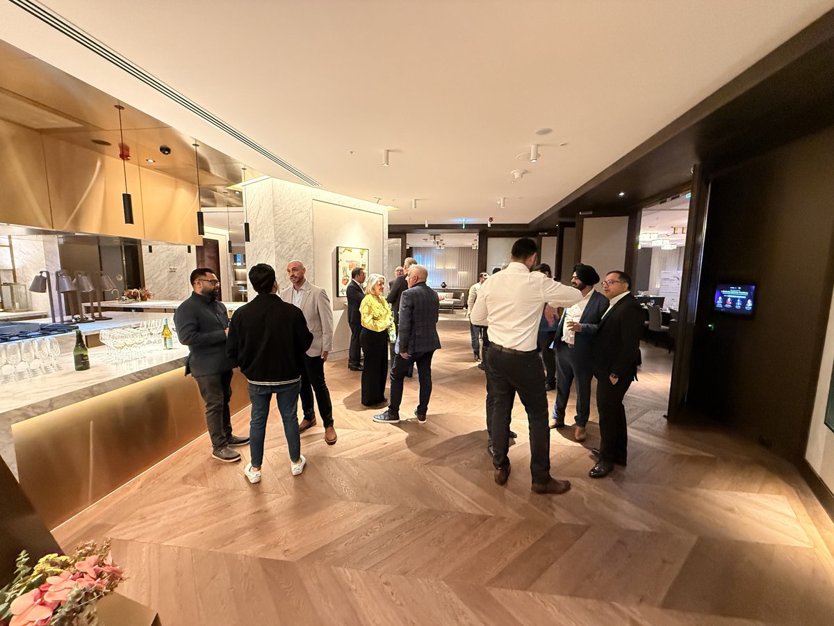 SourceFuse's tweet image. We had an incredible roundtable in Melbourne with top CXOs diving into the future of #cloudmodernization.

Big thanks to #AWS’ Mark Hamill &amp;amp; Senay Swinney, and SourceFuse’s Kamal Singh &amp;amp; Ashish Kaushik for the insights. 
#VMwareMigration #GenAI #AgenticAI #DotNetModernization