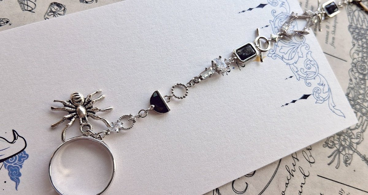 드라마 웬즈데이의 제이비어 소프와 신청자분의 창작 캐릭터를 테마로 결속팔찌 커미션을 완료했습니다.