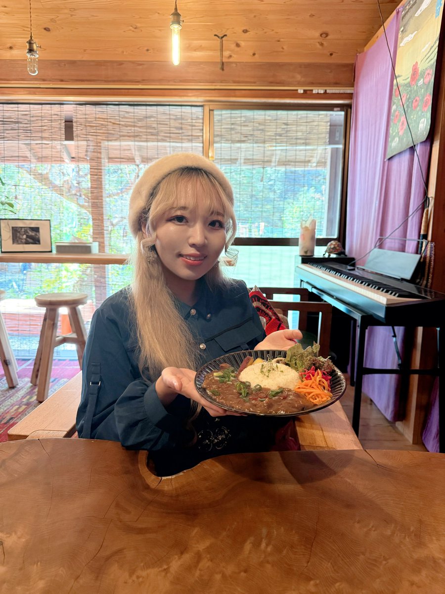 ___MOOOOOOOKA's tweet photo. 美味しいカレーをいただきました🍛♩
店内にはなんとピアノが😆😆😆 https://t.co/Oa3lq2RJC2