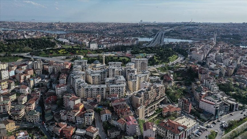🏗️💰Kentsel dönüşüm destekleri neler?

🏠Yarısı Bizden – İstanbul:
Toplam 1.875.000 TL (875k hibe + 875k kredi + 125k taşınma)

💸Faiz destekli kredi:
Konut 1.250.000 TL, işyeri 800.000 TL, güçlendirme 320.000 TL
→ Aylık %0,70 faiz desteği

📉KDV &amp; Harç:
KDV %18 → %1, tüm