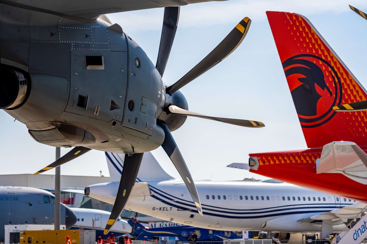 AirbusDefence's tweet image. Dubai Airshow just started and we can't wait to show how we are shaping the future of aerospace. Stay tuned to learn more about all our military products, space solutions and latest innovations or check out our dedicated #DAS25 page ➡️ fly.airbus.com/DAS25