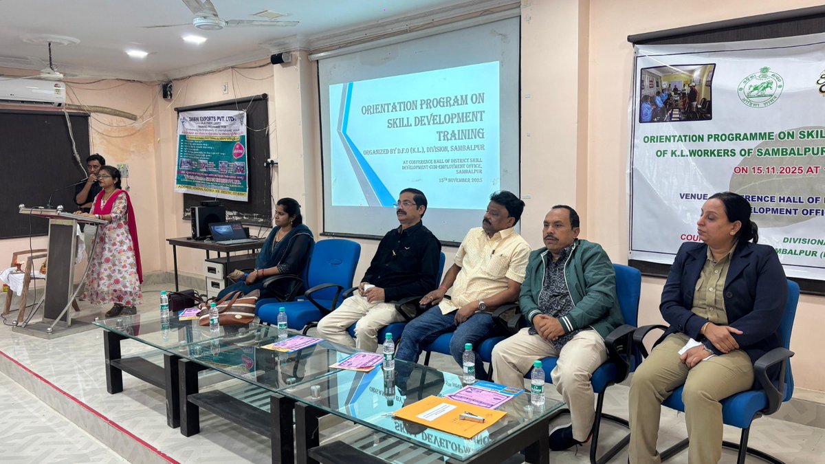 kenduleafodisha's tweet photo. Orientation Programme on #Skill_Development for #KenduLeaf workers has been organized by the D.F.O. Sambalpur (K.L) Division,Sambalpur.130 Nos. of KL workers participated in the Orientation
#Skilldevelopment #SkilledinOdisha #PCCFKenduleaf #Greengold #Kenduleaf https://t.co/7nm9vjIQFw