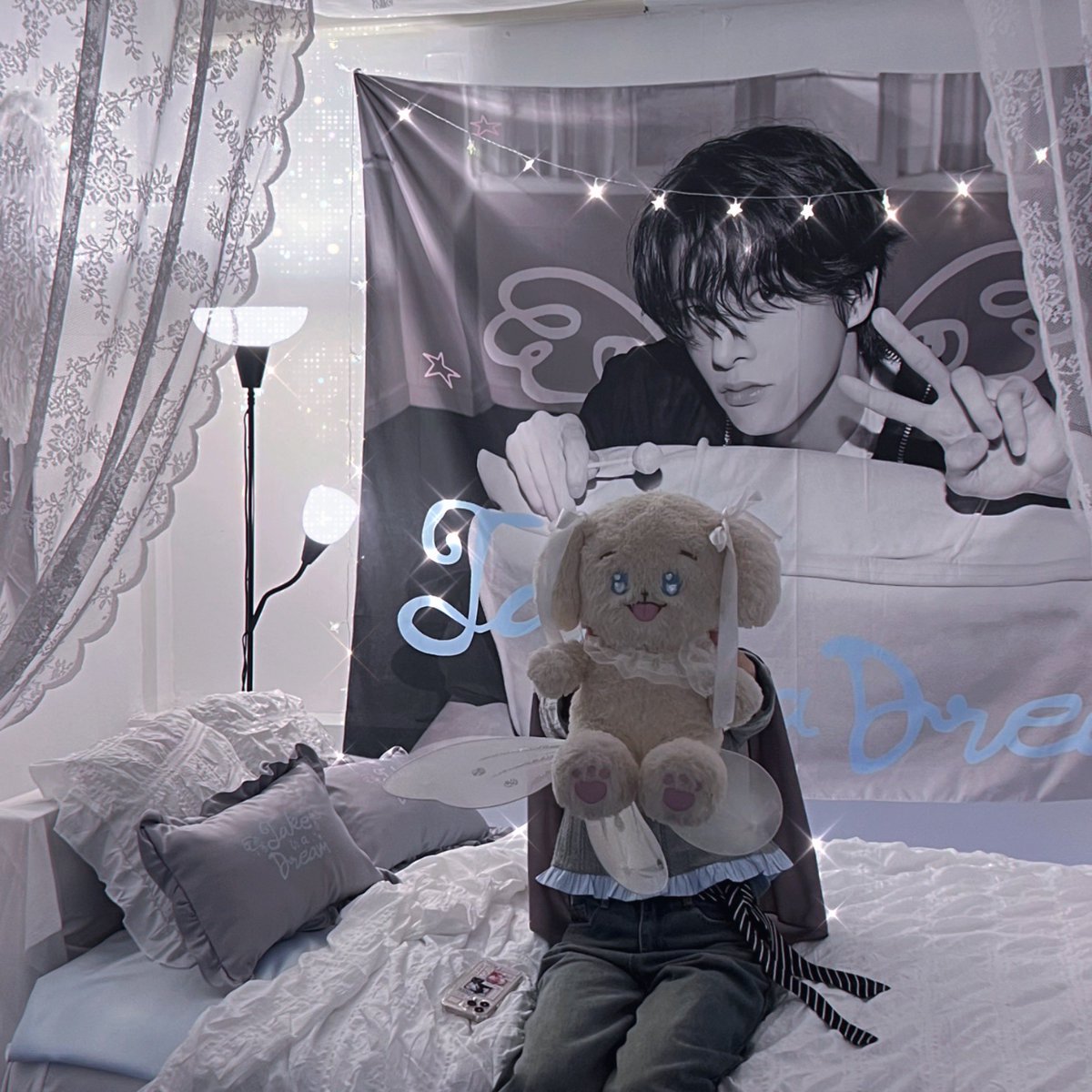 ZoneEnhypen_'s tweet photo. 𝘵𝘰𝘰 𝘤𝘶𝘵𝘦 𝘵𝘰 𝘩𝘢𝘯𝘥𝘭𝘦🪽
 #JakeInADream https://t.co/plh81BHzAW