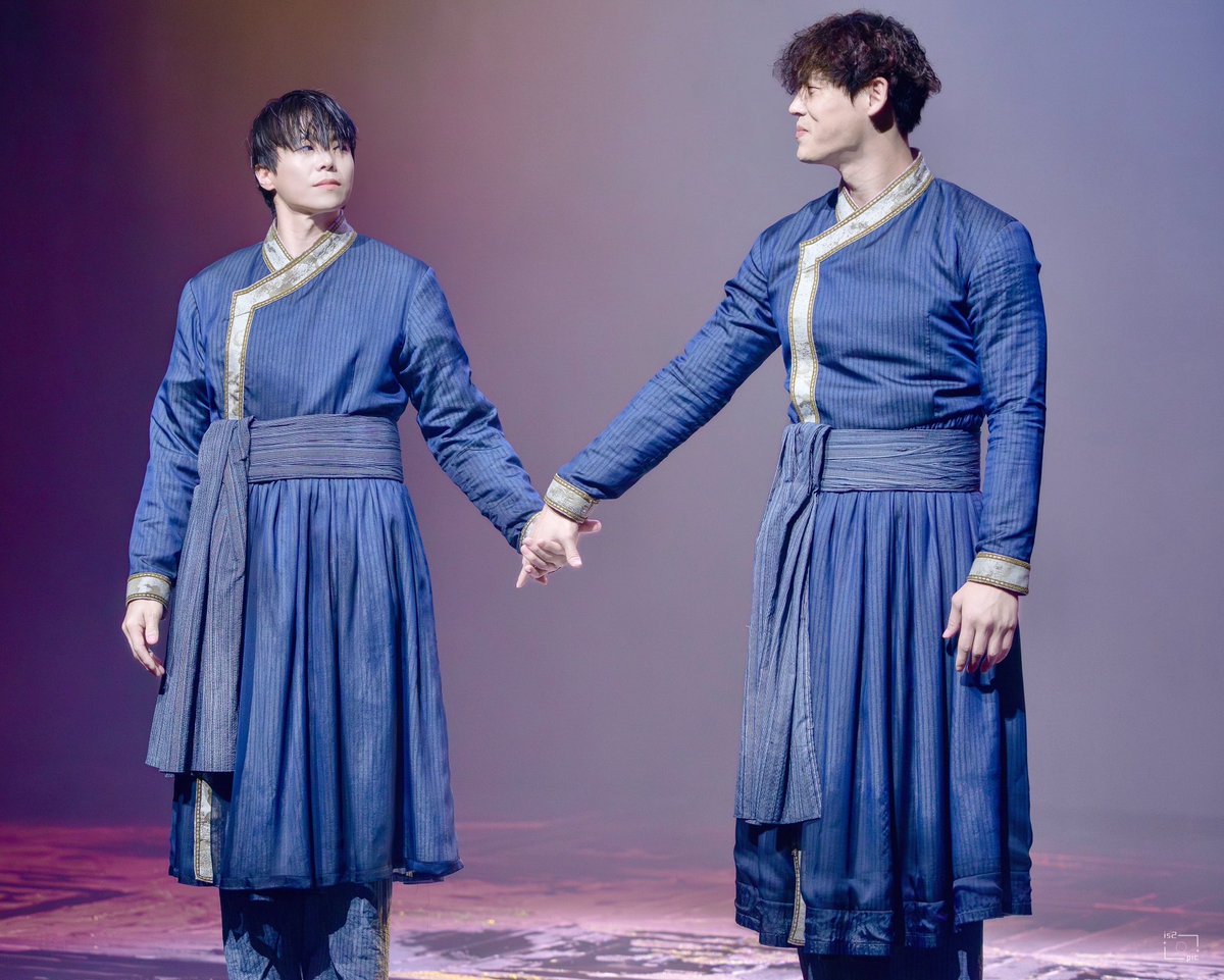 is2_pic's tweet photo. 2025.11.16 D
타지마할의 근위병 커튼콜

바불 | #박은석
휴마윤 | #최재림 https://t.co/qRW56hN4oU