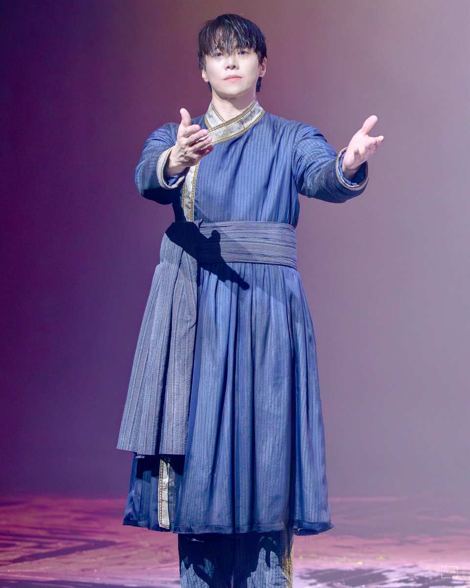 is2_pic's tweet photo. 2025.11.16 D
타지마할의 근위병 커튼콜

바불 | #박은석 https://t.co/MYoU7qjAbh