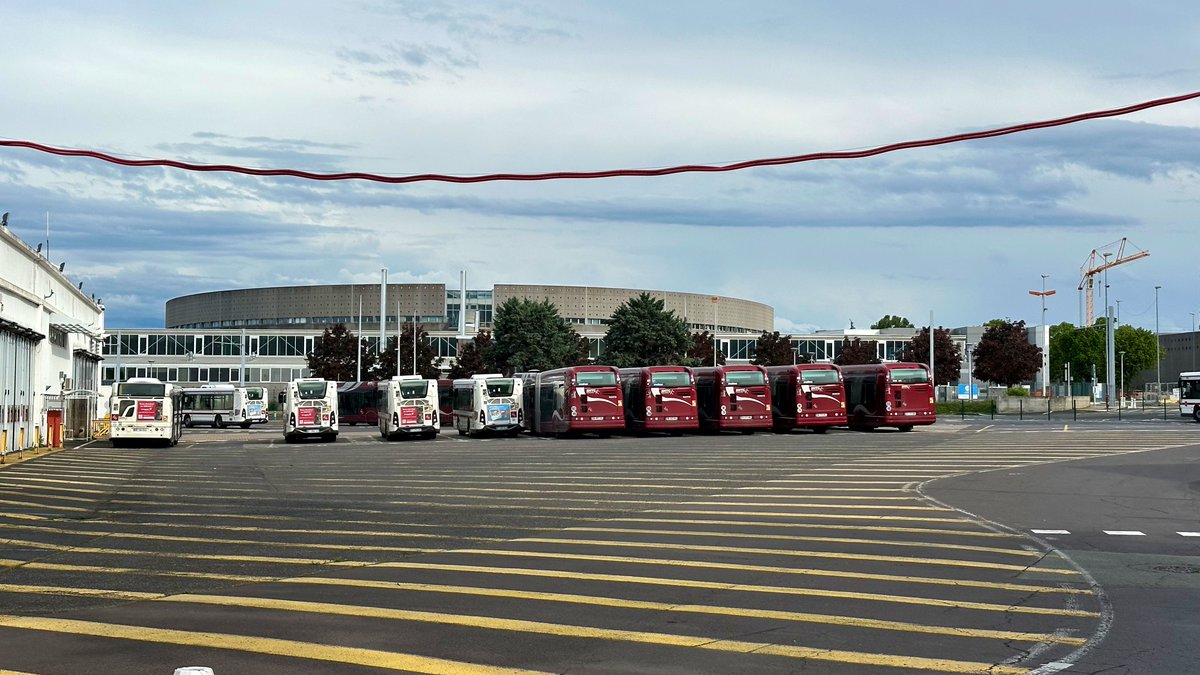 tristan_sacha's tweet image. Depuis ce week-end, plus aucun bus ne sort du dépôt #T2C de #LaPardieu de #ClermontFd.
L’ensemble des véhicules a été transféré, ce dimanche, au nouveau dépôt Ginette Magnier, le dépôt @InspireClrmnt.
Le nouveau dépôt a du coup été mis en service ce lundi 17 novembre 2025 à 4h20.