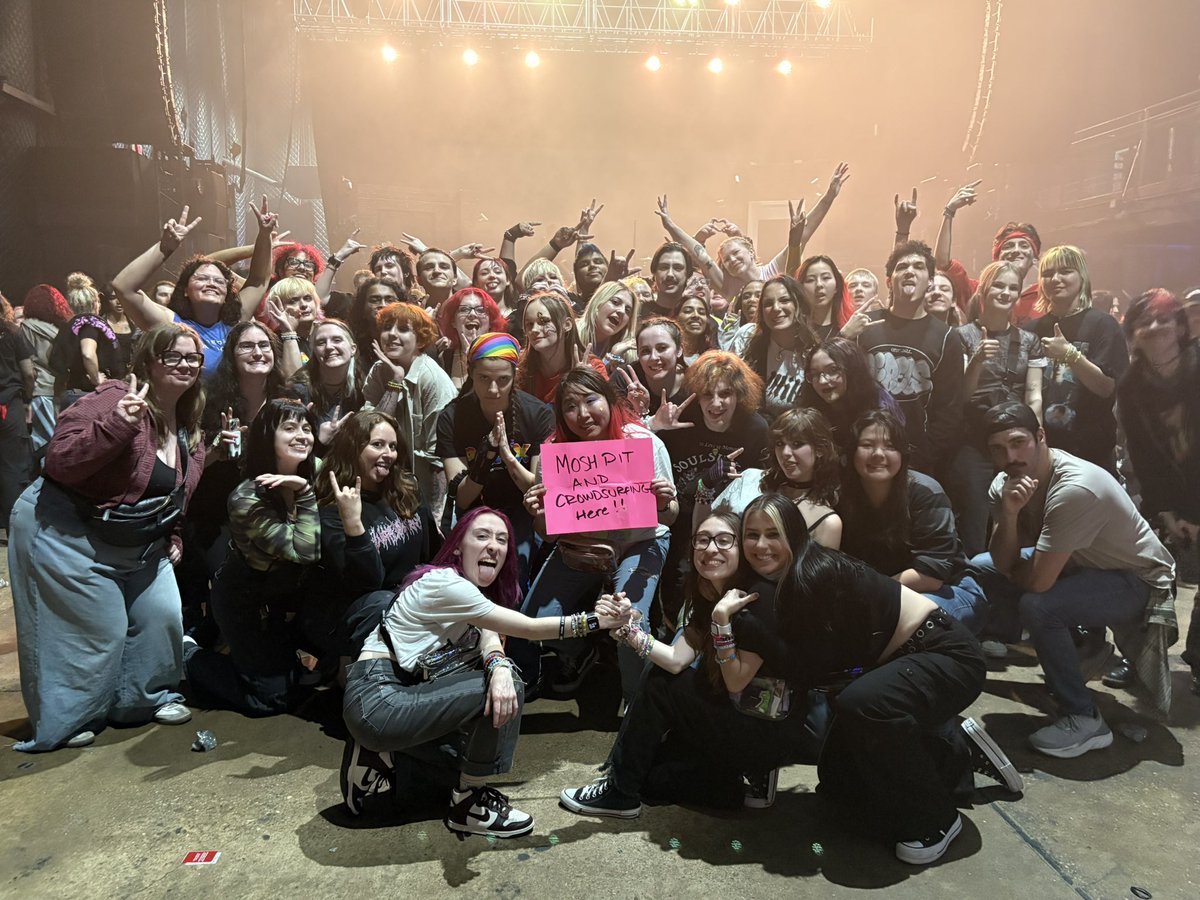 TANTRUMXASH's tweet photo. philly pit we ROCKED tonight!!! https://t.co/1vtHOCkbJq