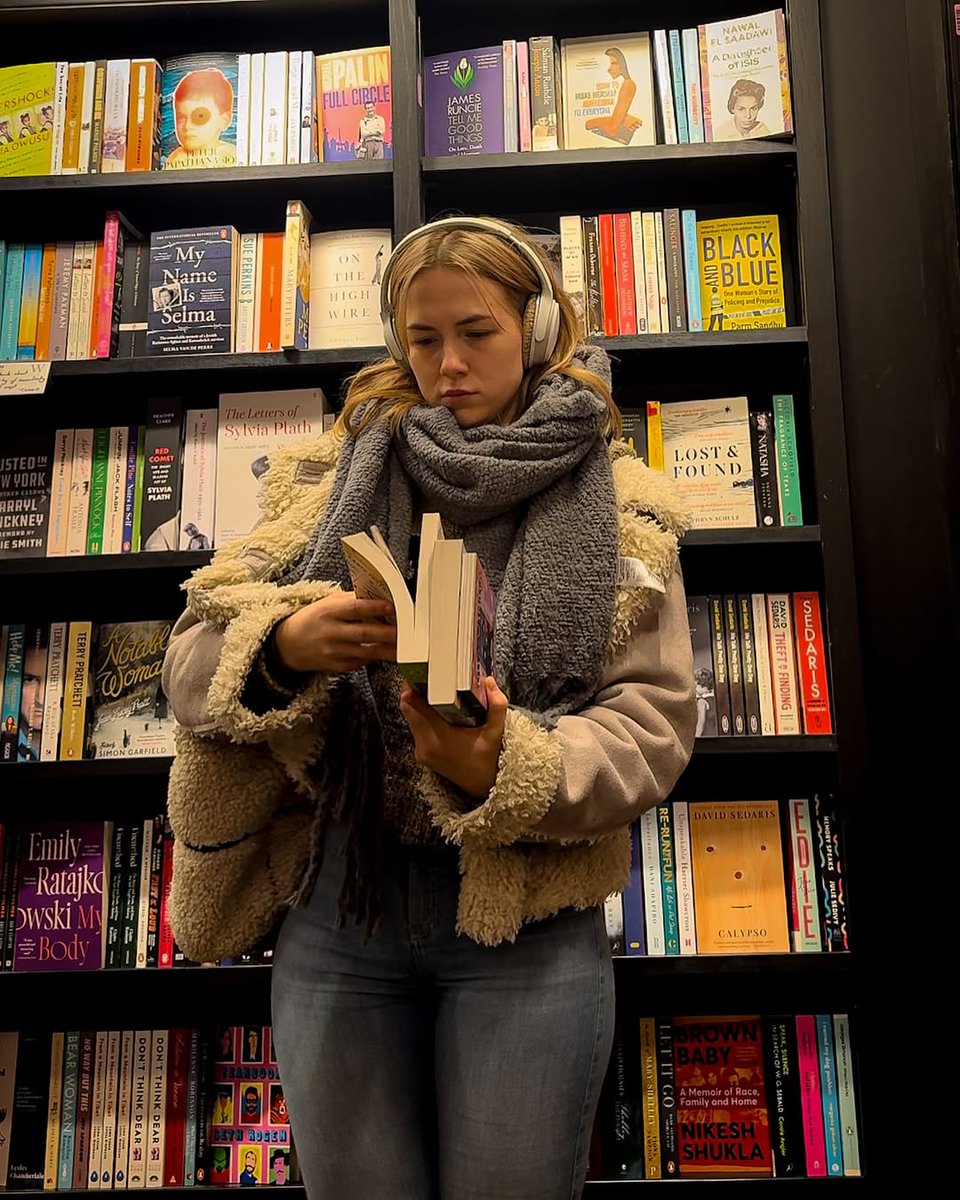 Bethfiit256312's tweet photo. Back to bookstore where I belong https://t.co/FgQSsOtEBr