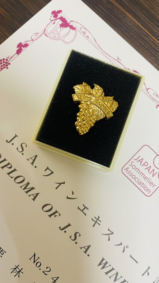 ototocoro's tweet photo. バッチ届いた〜！
うれしい！！

#ワインエキスパート https://t.co/oECZ4OOb65