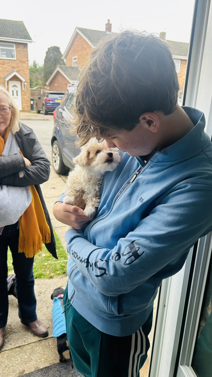 AJRAllModCons's tweet image. Have a good week everyone in @ChilternLT and in schools. I hope everyone had a restful weekend. There’s nothing like seeing a puppy at the weekend to cheer you up 😂.