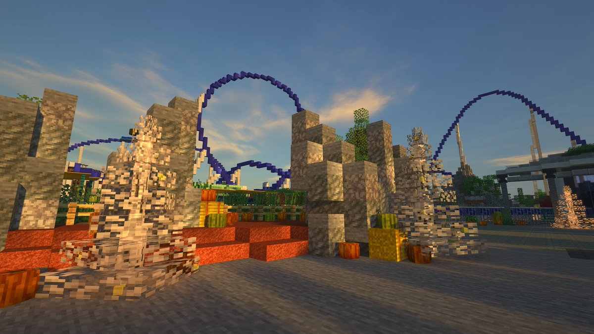 🎃#Halloween or #Winter ❄️
Join us in a unique world of Halloween spookiness and magical winter weeks! 🤩 #Minecraft 
🎮 Discover now: play.epm-resort.eu (1.20.4)