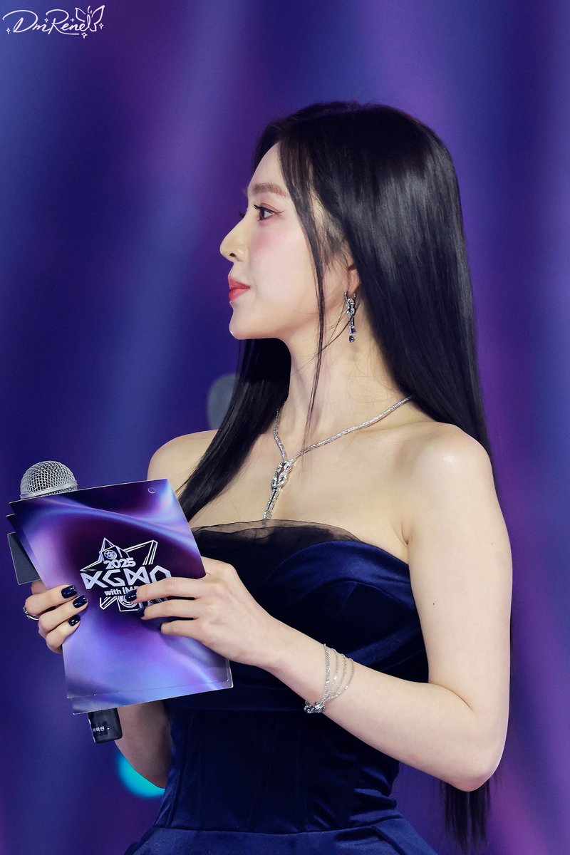 joohyunsama's tweet image. Irene has the prettiest side profile in history