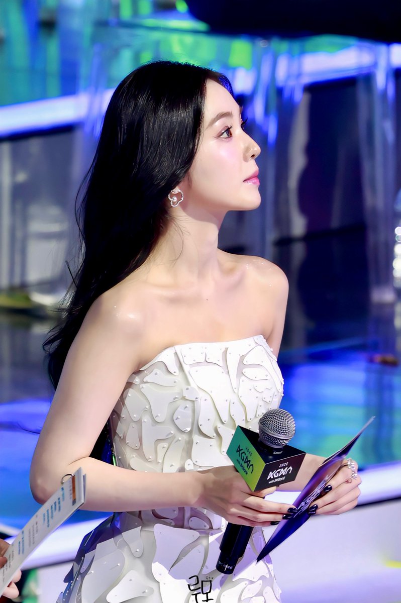 joohyunsama's tweet image. Irene has the prettiest side profile in history