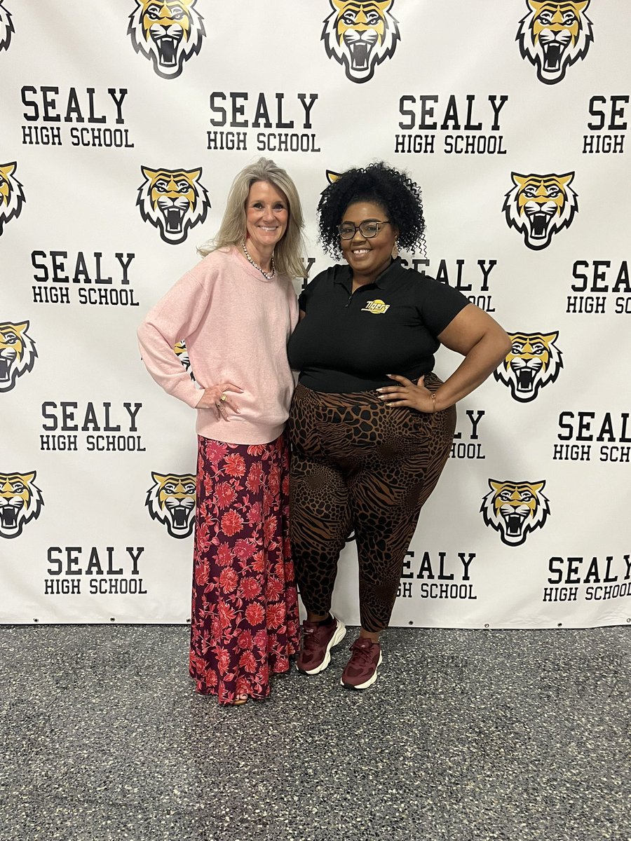 Connect… Collaborate… Grow! This was the mindset my colleague and I had while visiting SHS. They’re doing great things and we had a front row seat to observe great things happening! #APHolmes