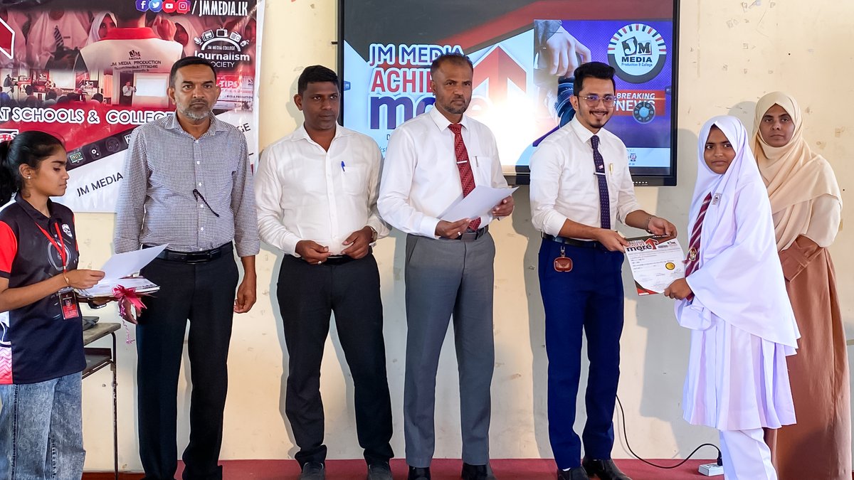 I recently visited Baduriya Central College in Mawanella at their invitation. The principal, vice-principals, and teachers gave me a warm welcome.

I delivered a lecture to both teachers and students on the power of media in dominating the world.