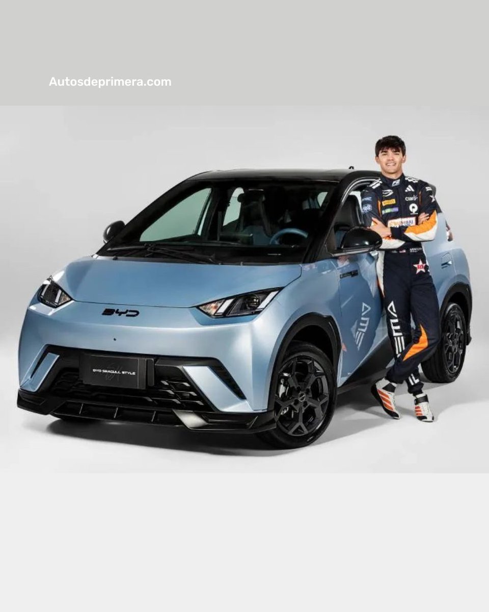 Autosdeprimera's tweet image. BYD Auto Colombia presentó, en el marco del Salón del Automóvil 2025, el BYD Seagull Style by Sebastián Montoya.

Se trata de una edición limitada que rinde homenaje al talento del joven piloto colombiano, recientemente nombrado amigo y aliado de la marca.