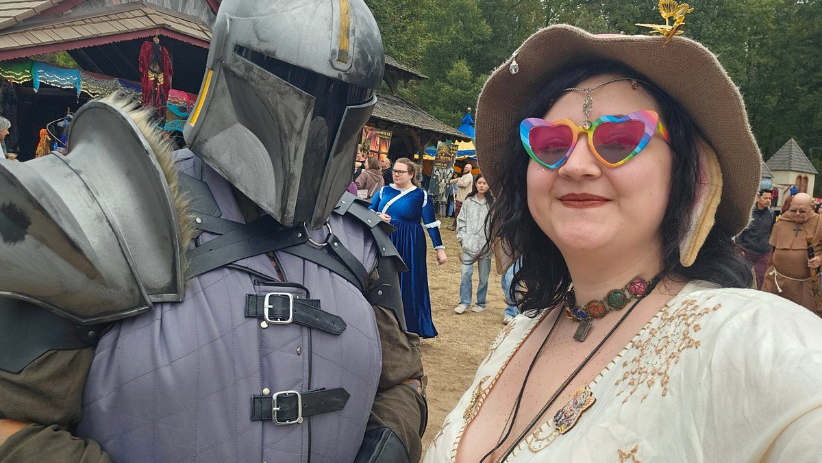 echoyla's tweet photo. // hi, checking in, not coming back to Twitter but letting folks know I'm alive and well. been going to ren faire a lot, actually! if anyone wants to pick up rping with me, I've been doing that mostly on discord now. love and miss you guys! https://t.co/eMlvIuDQJ5
