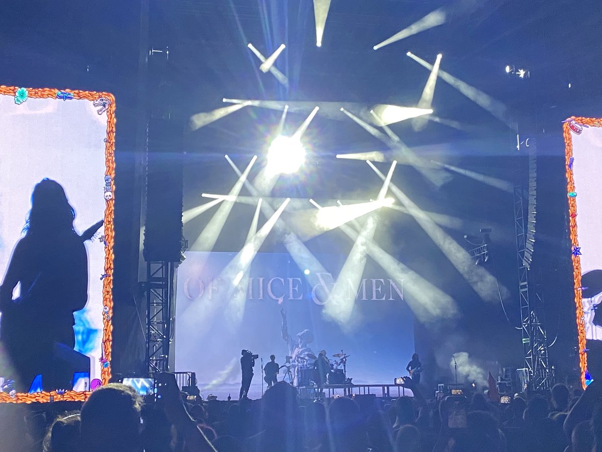 foresstfire's tweet photo. just saw of mice &amp; men for the first time without austin and goddamn it’s not the same but they still kill it. i didn’t realize how much i missed them until today https://t.co/2unqHUYy0X