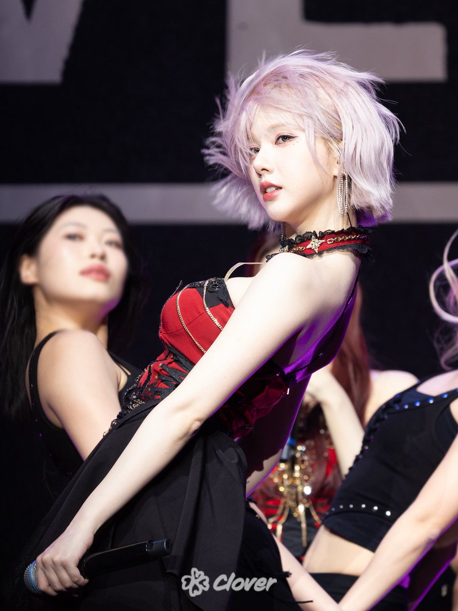 picseunbi's tweet image. are you sure this is the same person?