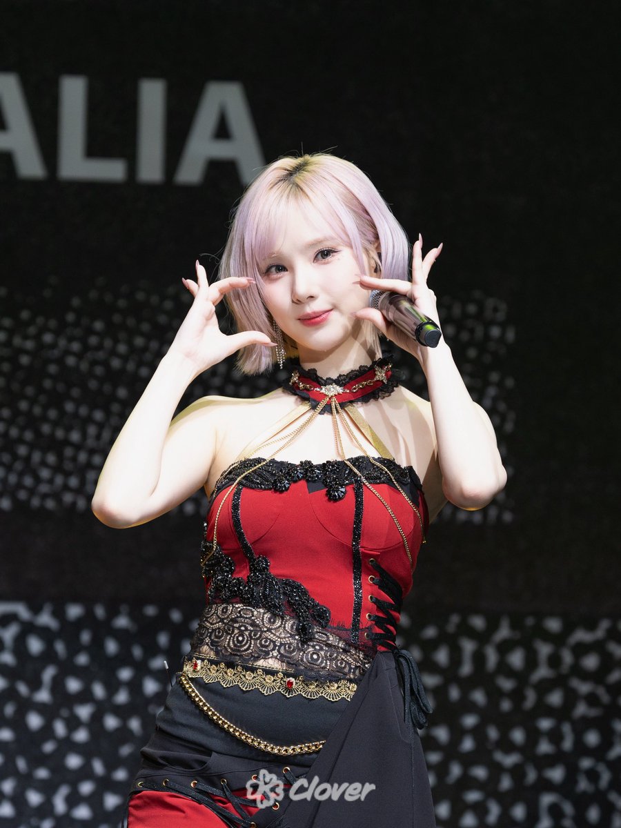 picseunbi's tweet image. are you sure this is the same person?