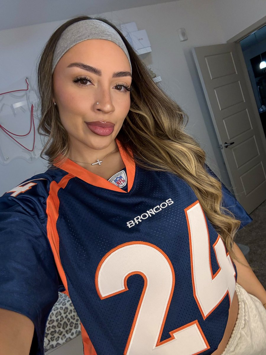 tatianamishh's tweet photo. 🫡🧡💙 https://t.co/TbNXQ27cg3