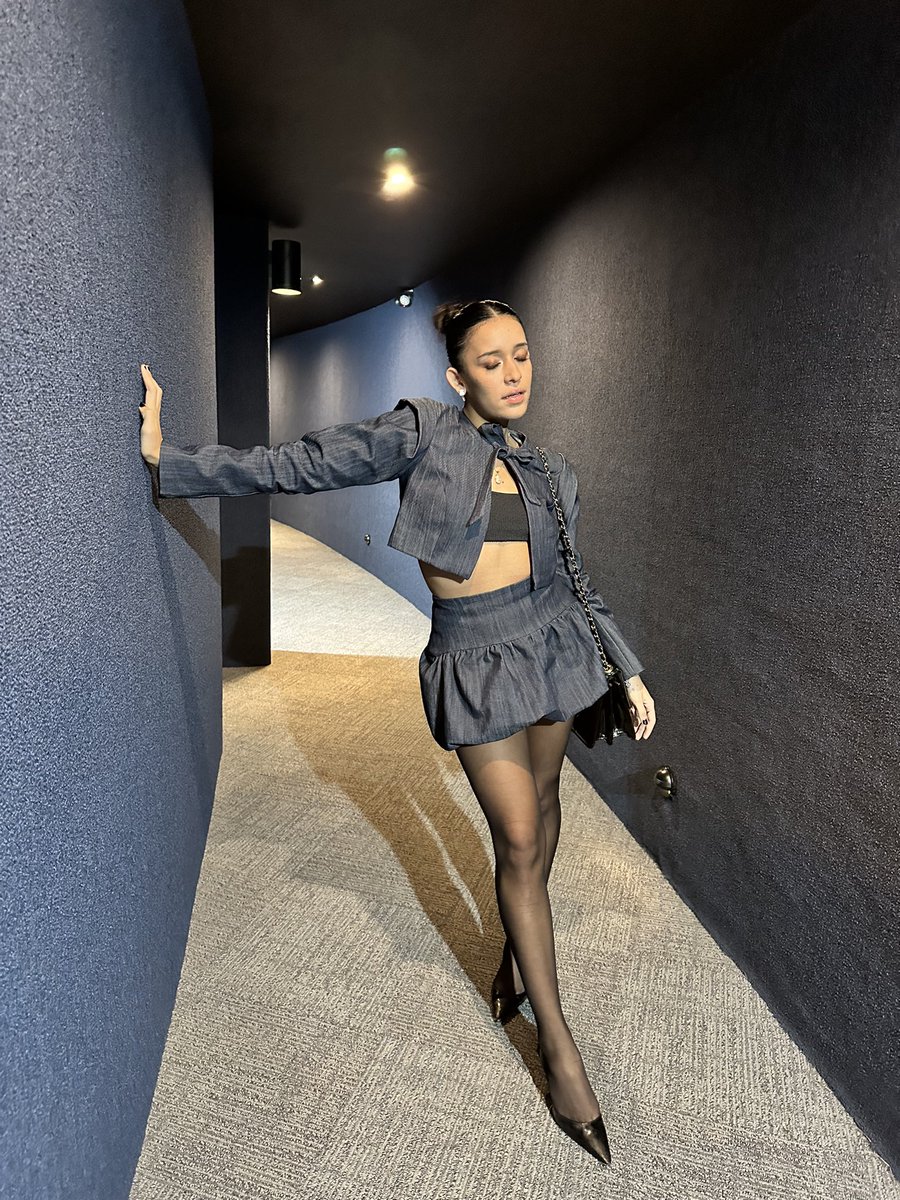 Mis compañeras visitiendose cómo señoras y yoooo…