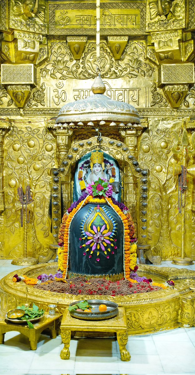 Somnath_Temple's tweet image. श्री सोमनाथ महादेव मंदिर,
प्रथम ज्योतिर्लिंग - गुजरात (सौराष्ट्र)
दिनांकः 17 नवम्बर  2025, कार्तिक कृष्ण त्रयोदशी - सोमवार
प्रातः श्रृंगार
11256306
#somnath #mahadev #shivji
#bhakti #somnathlivedarshan #somnathtemple