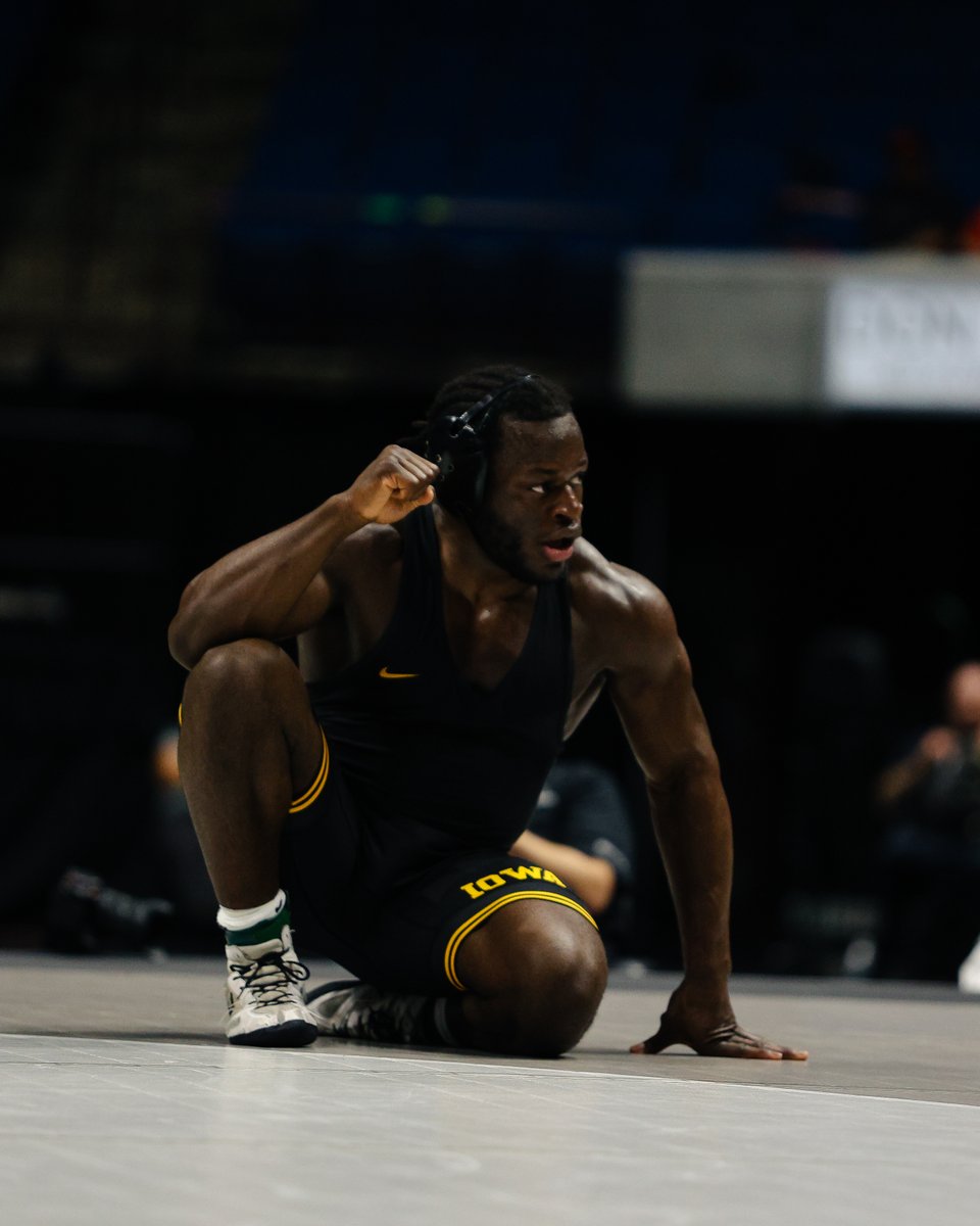 Mo with a dub. 🔥 

197 – #16 Massoma Endene (I) dec. Seth Schumate (O), 8-3

 Ohio State 21, Iowa 12