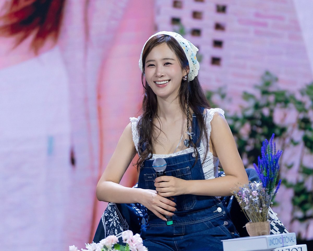 After wrapping up her fan meeting, Kwon Yuri said,

"I want to sincerely thank you for making today so special with such wonderful memories. Even though I don’t get to greet you often, I feel so reassured and grateful that you’re always there for me, unwavering. I will never