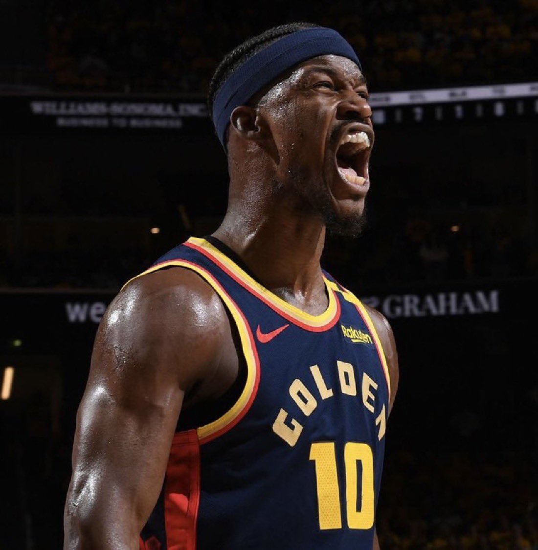 TheHoopCentral's tweet image. Jimmy Butler tonight:

18 Points
10 Assists 
3 Rebounds
3 Steals
+20 +/-
6/8 FGM
1/1 3PM
5/5 FTM
31 Minutes