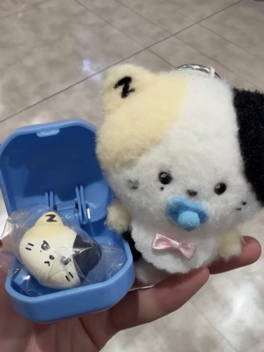 109にガチャしに行ったら、優しいお姉さんが声かけてくれて、その人の推し持ってなかったのに「なんでもいいよー」って交換してくれたᵕ̩̩_ᵕ💕︎✨️
ゼロズってほんとに優しい…