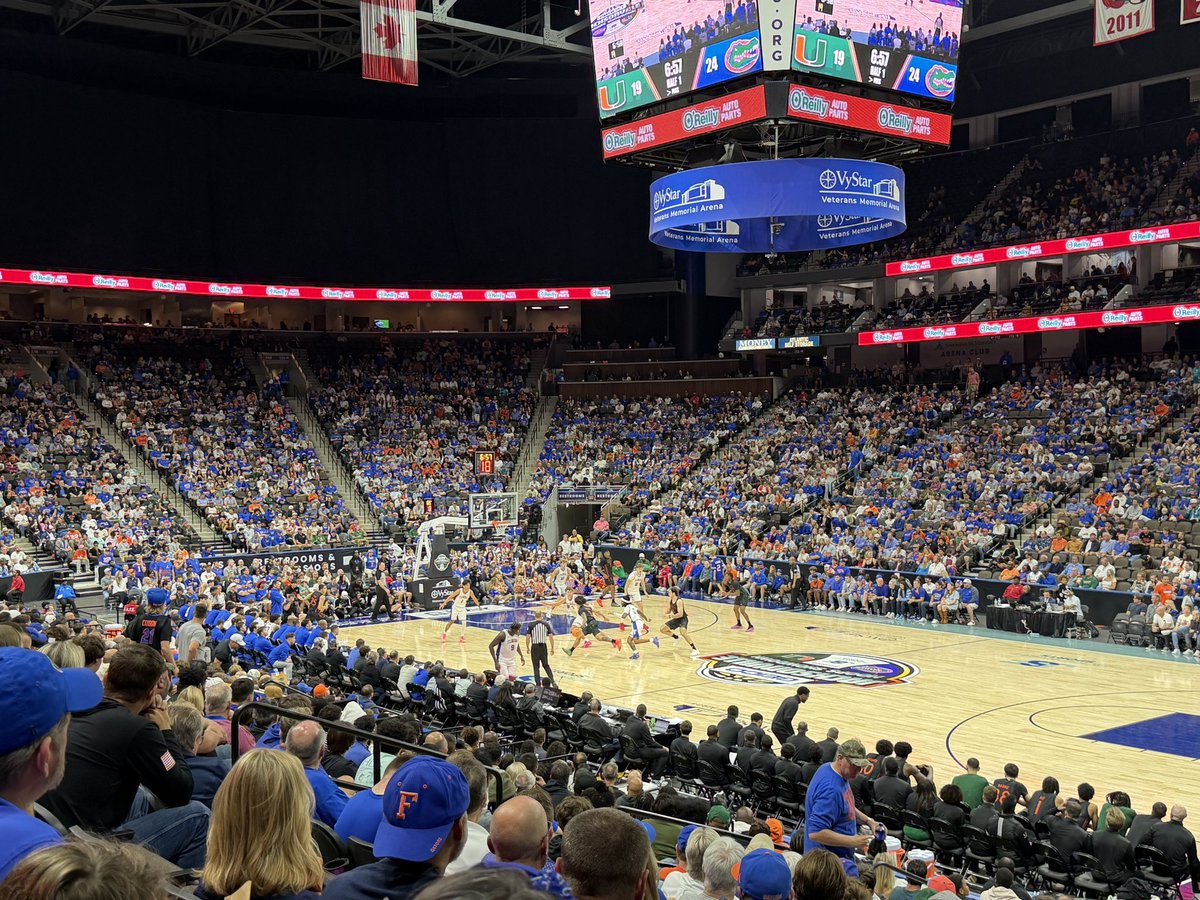 jakegordon's tweet photo. Defending national champion @GatorsMBK versus Miami in #DTJax tonight at @OfficialVyStar @VyStarVetArena! NCAA Menโs Basketball in Jacksonville! Thanks to Jacksonville Sports Foundation, @CityofJax @CityofJaxEvents @Visit_Jax for bringing this event to town. #OnlyInJax #GoGators https://t.co/bazponIKyR