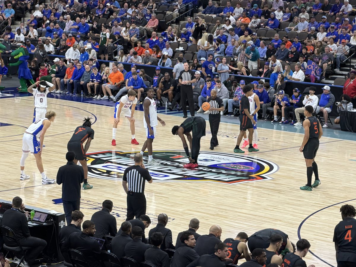 jakegordon's tweet photo. Defending national champion @GatorsMBK versus Miami in #DTJax tonight at @OfficialVyStar @VyStarVetArena! NCAA Menโs Basketball in Jacksonville! Thanks to Jacksonville Sports Foundation, @CityofJax @CityofJaxEvents @Visit_Jax for bringing this event to town. #OnlyInJax #GoGators https://t.co/bazponIKyR