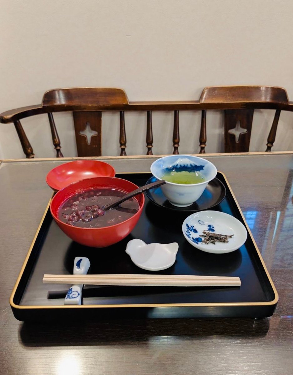 kottoukissa's tweet image. 11月17日(月) 13:00〜17:00までopenです。
#おしるこ #お汁粉 #粒あり #餅入り