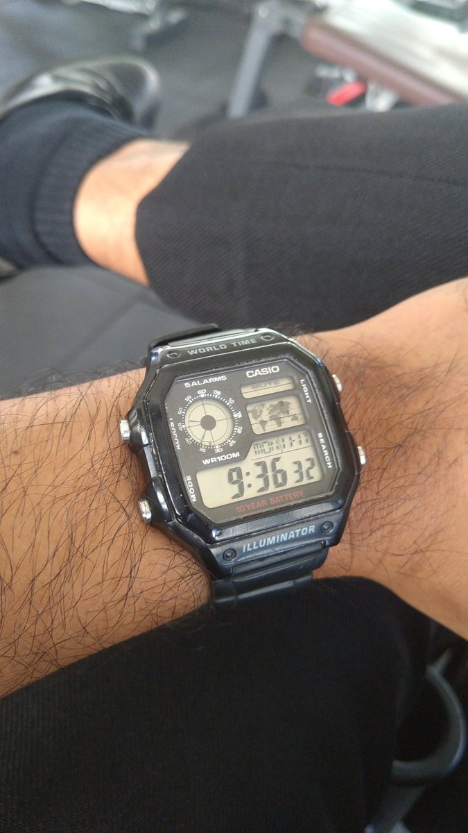 Isuhindar's tweet photo. @RWWReborn Udah 3 kali ganti strap nya, suka aja sama desain nya https://t.co/5JgEEqlGRK
