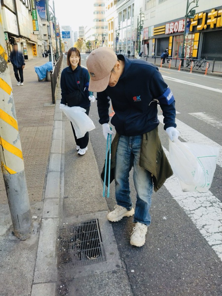 OK_DAIWA's tweet photo. 11/16（日）
#船橋をキレイにする日　だったので
#OKグループ　を代表して
#VANSAN船橋店　
#坊っちゃん船橋本店　
のみんなで駅周辺を
キレイキレイしてきたよ🤗🧹

参加人数は25名！
高橋船橋駅前商店会長と共に！
ゴミだけじゃなく、雑草も
むしり取ってきたよ🌱

街がキレイっていいよね☺️✨ https://t.co/9JoMQLa7bT