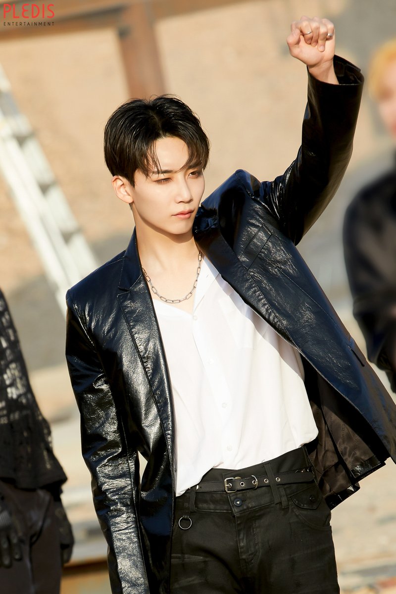 ExuberantGlamor's tweet image. #NewFC