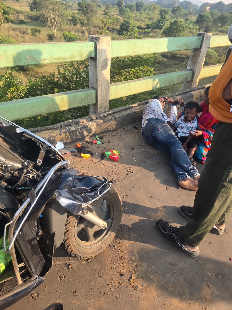 SanjitDas01's tweet image. ଗତ କାଲି ସେହି ସ୍ଥାନରେ ଦୁର୍ଘଟଣା ଘଟି ୨ମୂଲ୍ୟବାନ ଜୀବନ ଯାଇଛି।ଏଥି ପାଇଁ ଦାୟୀ କିଏ ? ତୁରନ୍ତ ମରାମତି କରିବାକୁ ଅନୁରୋଧ।
@districtadmndkl @CMO_Odisha @PWD_Odisha @nhai_ro @SecyChief @RDOdisha