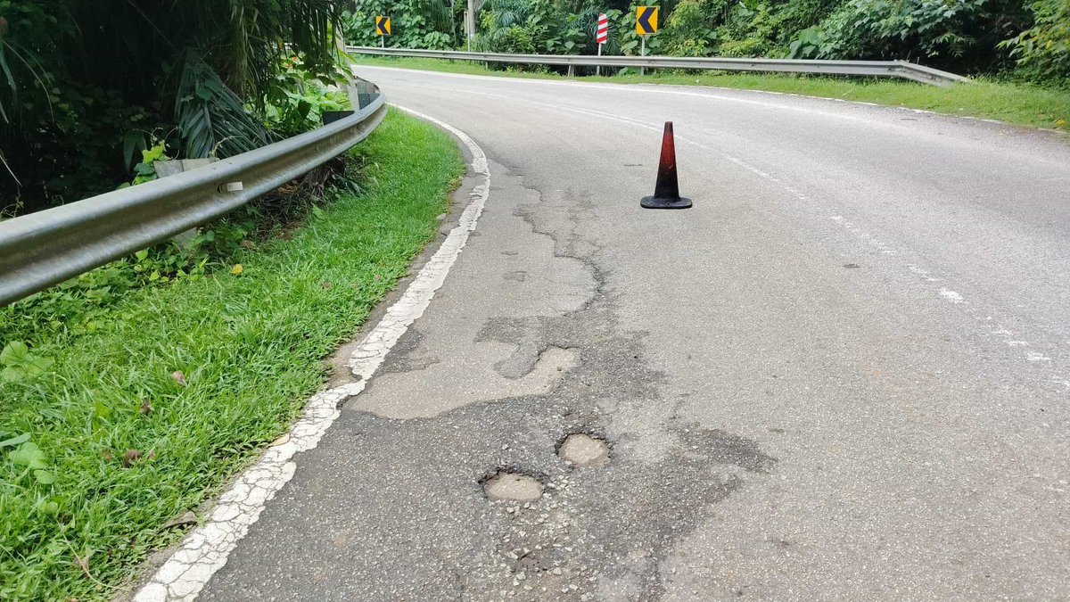 ypmaintenance's tweet photo. 14 November 2025 - #KUANTAN    

C15-21068 - JLN JABOR LAMA (C15)
Seksyen 0.90

Kerja-kerja #RO1 Pothole Patching telah dijalankan di lokasi terbabit      

#ypmcare #ypmsb https://t.co/wi55MBPH3v