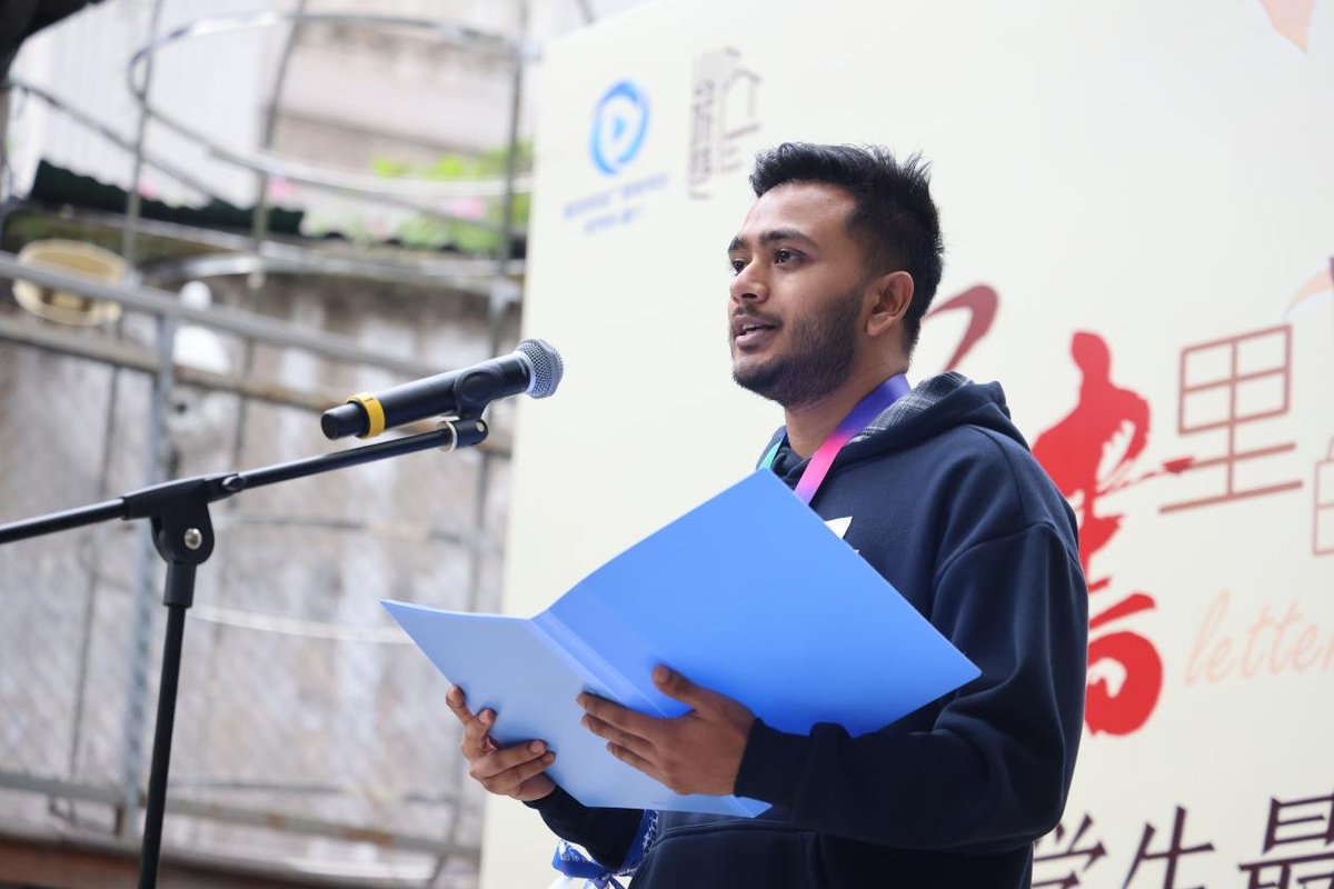 ChongqingCinc's tweet image. 📮 &quot;Letters from China&quot;: Int&apos;l students in Chongqing pen heartfelt letters home, sharing their love for the mountain city&apos;s magic &amp;amp; culture. Using brush pens, they blend tradition with modern experiences, bridging continents through ink and emotion.  #CulturalExchange