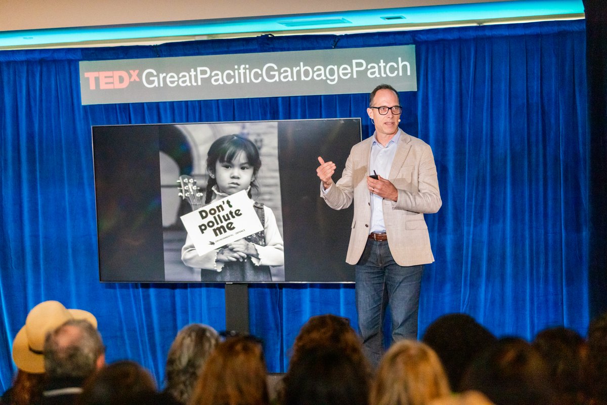 Our partners <a href="/PlasticPollutes/">Plastic Pollutes</a> hosted a 1-day event, #TEDxGreatPacificGarbagePatch, which delved into the ins &amp; outs of plastic pollution — who is contributing &amp; who is working on innovative solutions. #PlasticPeopleDoc's EP <a href="/rjcsmith/">Rick Smith</a> was one of the featured speakers ⬇️