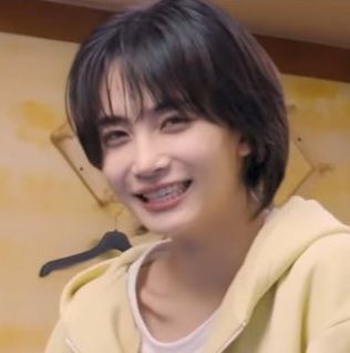 me asking vaughan a genuine question: 
vaughan: guess 

<a href="/VAUGH4N/">vaughan</a> ang sakit mo sa bangs