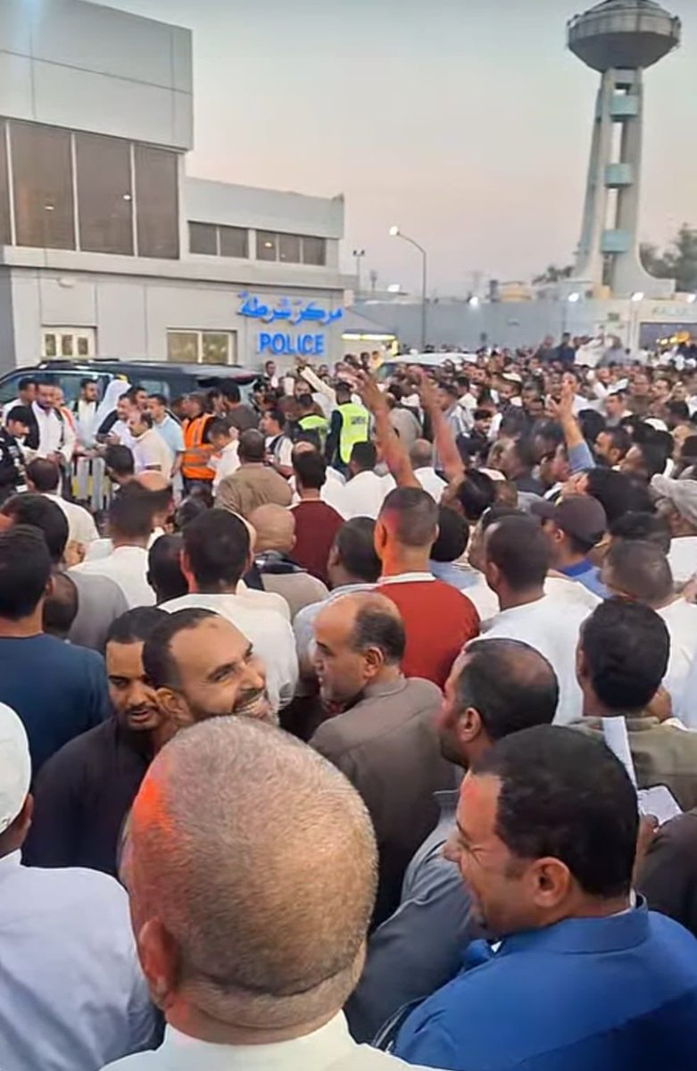 تشهد مصر منذ سنوات أعراس ديمقراطية ودستورية بعد أن نفضت غبار الحرمان واختارت الدولة على الجماعة والمؤسسات على الفوضى وهذة انتخابات حره ونزيهة اخرى تشهدها أرض الكنانة وتختار ممثلين شرعيين  وليس بغريب أن يكون الاخ <a href="/BakryMP/">مصطفى بكري</a> عضو في هذا المجلس بعد ان انحاز لدولته ومجتمعه وإنسانيته.