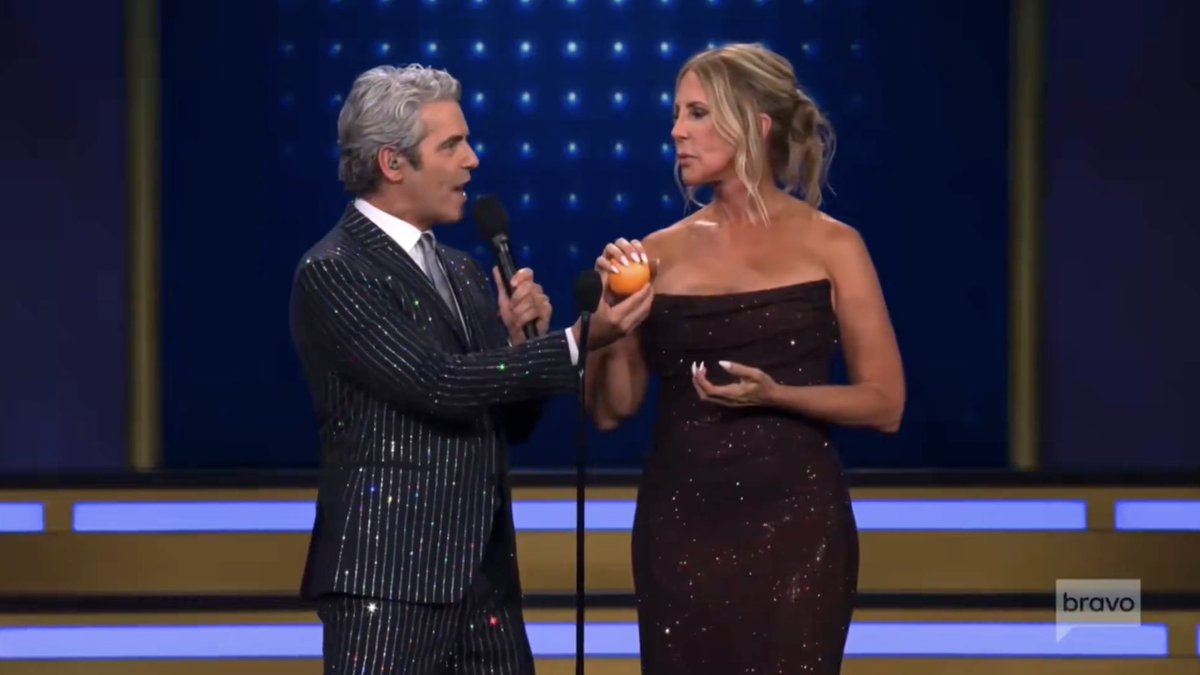 Tom_Smyth_'s tweet image. i think it’s beautiful that we live in a world where an insurance broker in her sixties gets handed a piece of fruit and a convention center full of people leap to their feet cheering